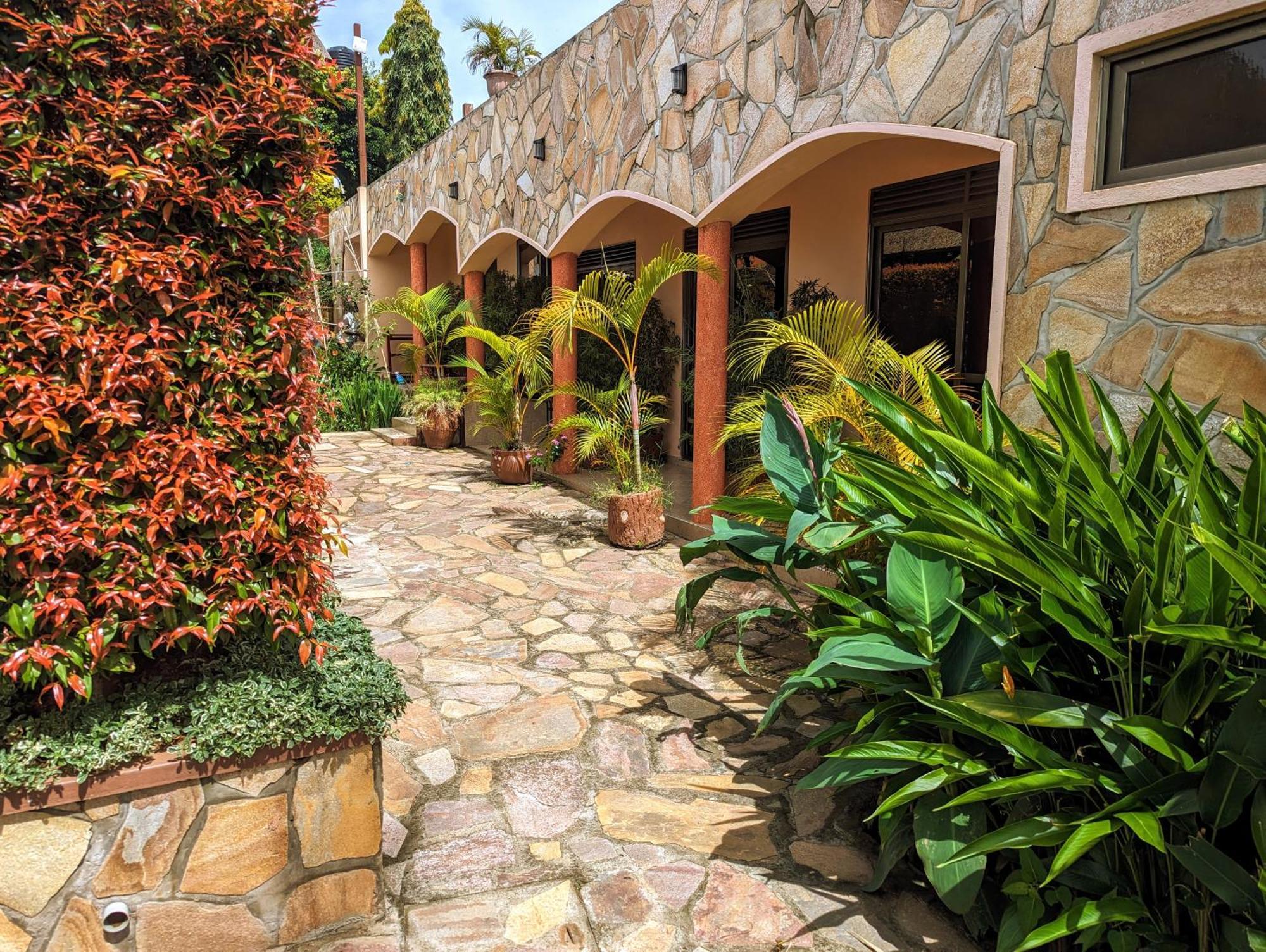 Oslo Gardens Bed&Breakfast Entebbe Exterior foto