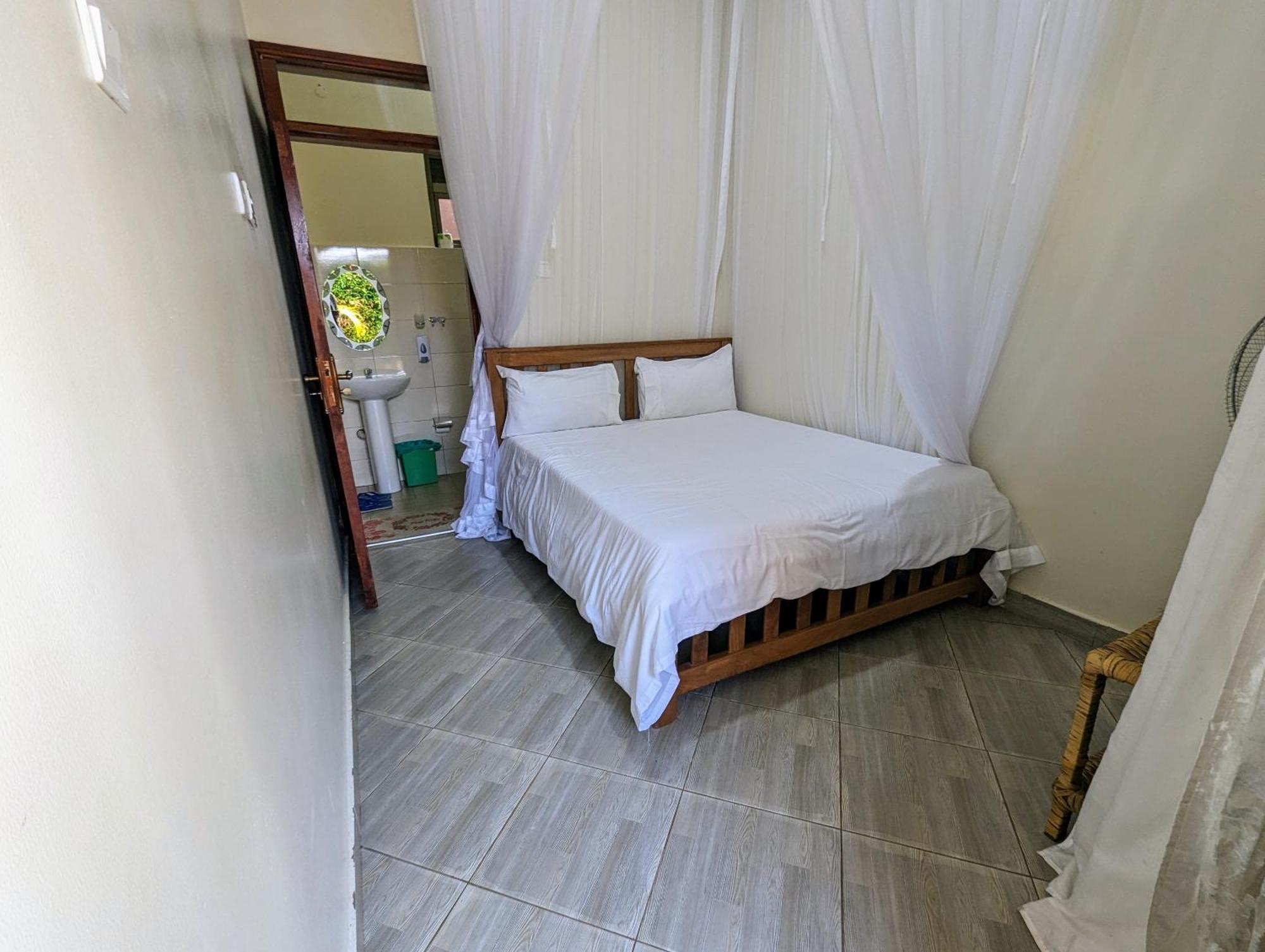 Oslo Gardens Bed&Breakfast Entebbe Exterior foto